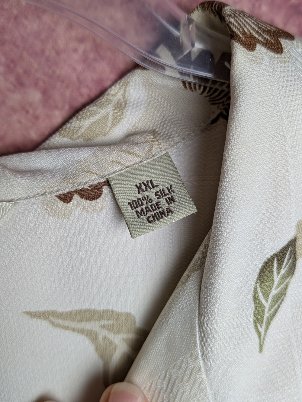 Tommy Bahama Men's XXL 100% Silk Floral Hawaiian Camp Shirt Neutral - Picture 4 of 14